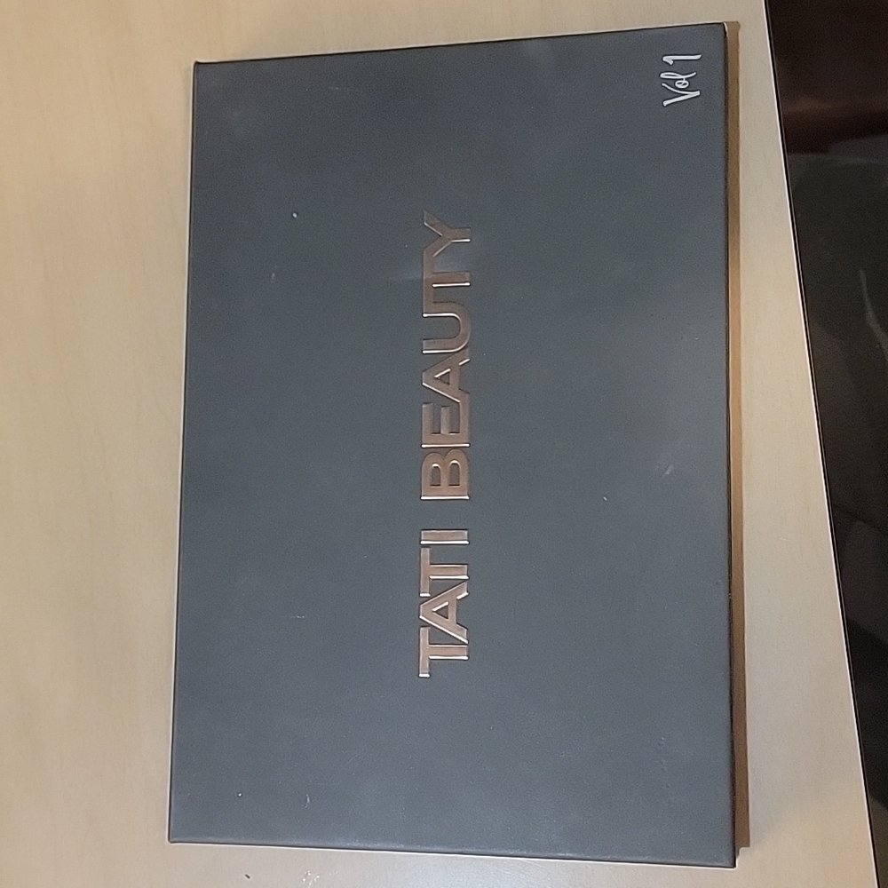 Tati beauty textured neutrals vol 1 palette